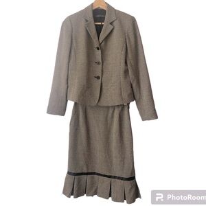Lafayette 148 New York 2 pieces Skirt Suit set Size 2 Petite Gray Classic